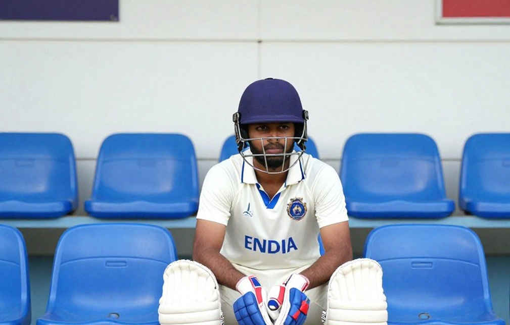 54 in an Empty Gallery: Corporate Cricket's Mirror, and Its Crack 54 in an Empty Gallery: Corporate Cricket's Mirror, and Its Crack