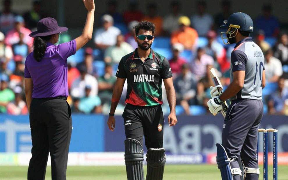 হায়দরাবাদের শেষ ১৯ বল: 'টার্নিং পয়েন্ট' উইকেট আর রিকোয়ার্ড রেটের খাতা