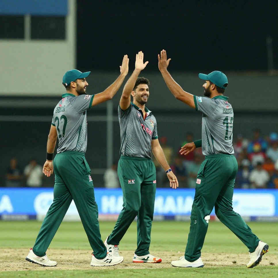Paddle, Passport and Comment Box: Where Cricket's Transfer-Window Rhythm Is Born Paddle, Passport and Comment Box: Where Cricket's Transfer-Window Rhythm Is Born