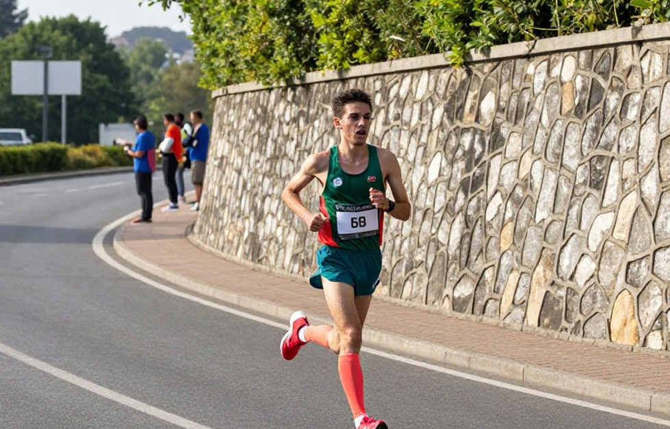Chicago's Final Mile: Feysa's 2:13:33, Kipruto's 2:01:09 — and a Stopwatch's Ledger
