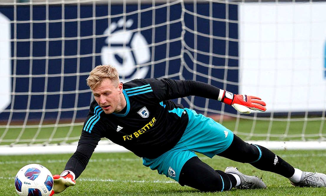 The Transition Trap and the Void of Three Forwards: Iraola's Real Test Against City