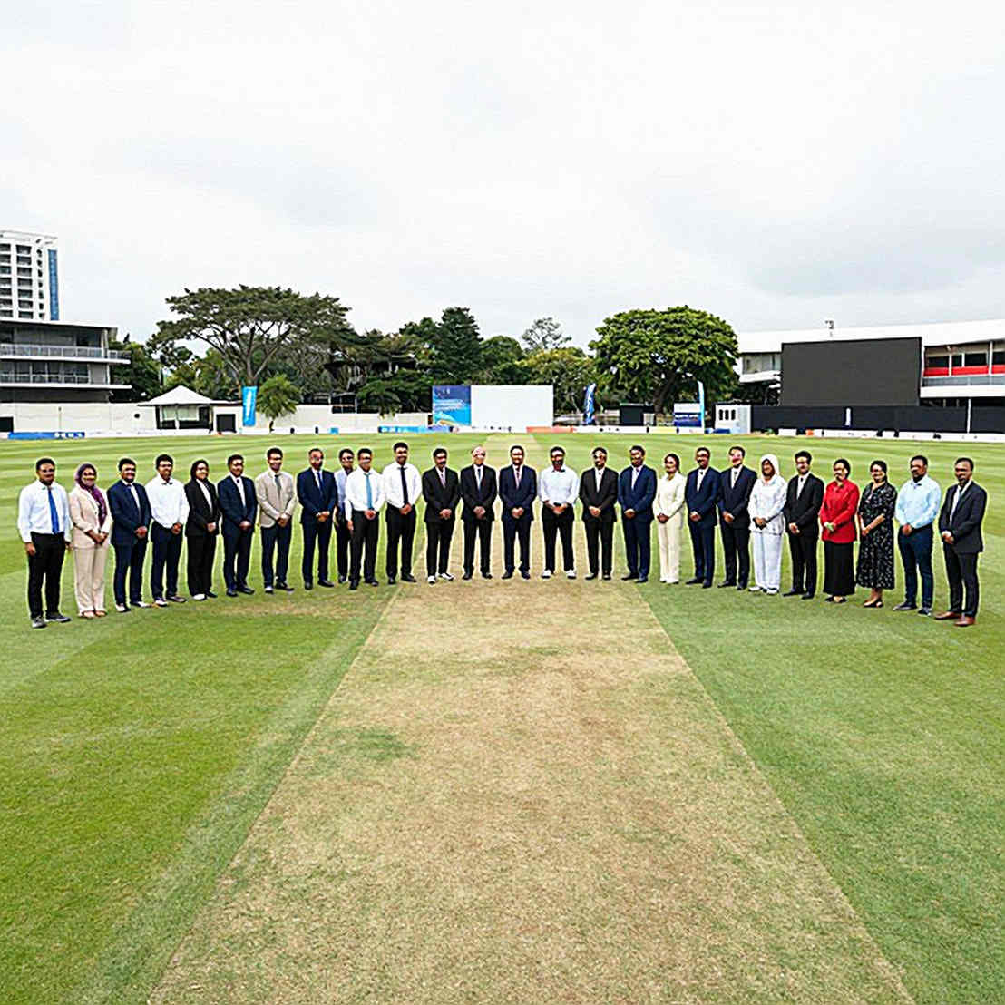 নিলামের নীরবতা: ক্রিকেটের ট্রান্সফার বাজারে আসল দাম কে দেয় নিলামের নীরবতা: ক্রিকেটের ট্রান্সফার বাজারে আসল দাম কে দেয়
