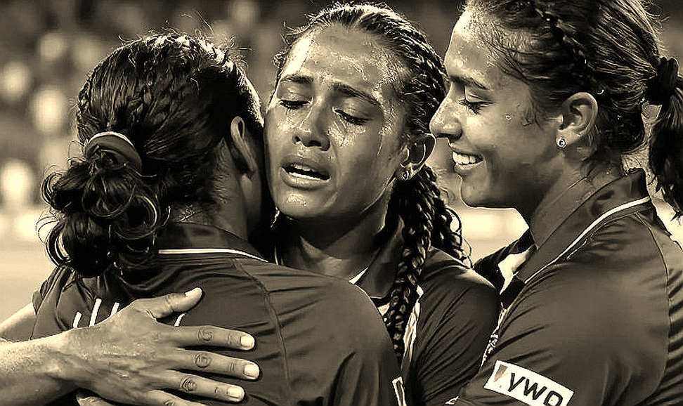 রাত ২:১৭-এ ফাইলটা খুলেছিলাম, আর আটটা ঘরেই লেখা ছিল 'তথ্য নেই'