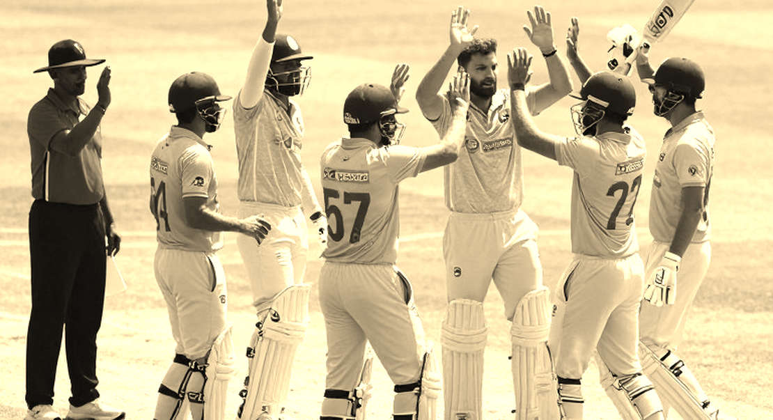 খালি খাতার কবিতা: ক্রিকেট বিশ্লেষণের সেই রাত, যখন সংখ্যা নিজেই নীরব হয়ে গেল