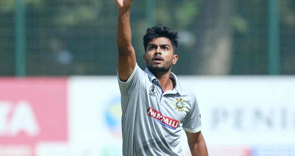 চার ওভারের খাতা যেখানে মেলে না: টুর্নামেন্টের চাপে ফাস্ট বোলারের শরীর চার ওভারের খাতা যেখানে মেলে না: টুর্নামেন্টের চাপে ফাস্ট বোলারের শরীর