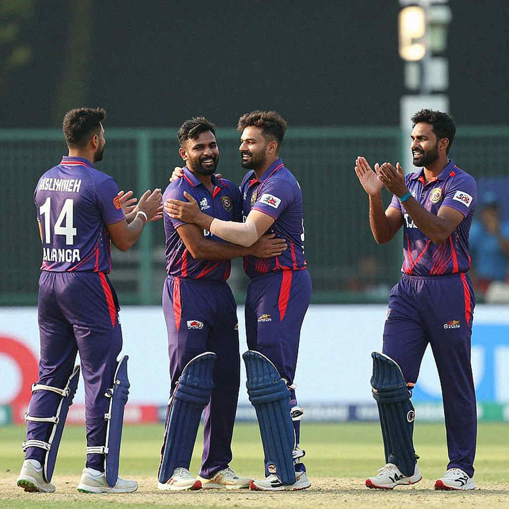 নিলামের কোলাহল আর ড্রেসিংরুমের নাড়ি: ক্রিকেটের ট্রান্সফার উইন্ডোয় দাম নয়, তালটাই আসল সংকেত